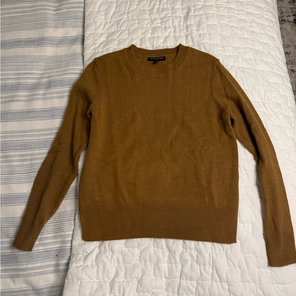 Banana Republic Women's Tan Crewneck Sweater